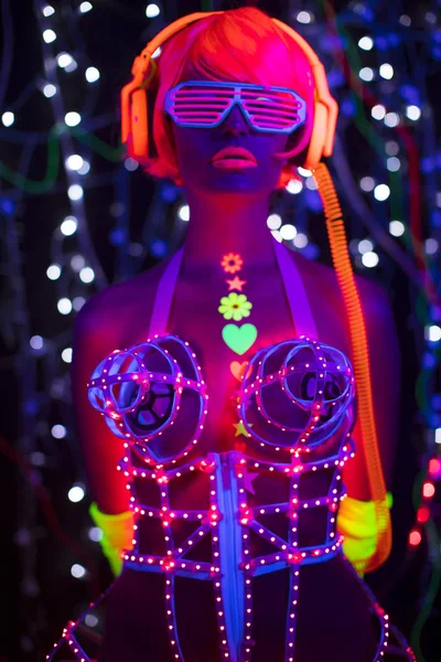Uv neon szexi disco női cyber robot elektronikus játék ragyogás — Stock Fotó