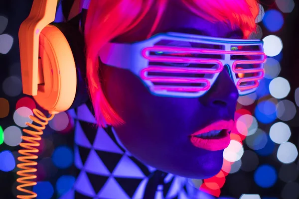 Resplandor uv neón sexy disco femenino cyber muñeca robot juguete electrónico — Foto de Stock