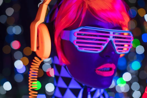 Uv neon szexi disco női cyber robot elektronikus játék ragyogás — Stock Fotó