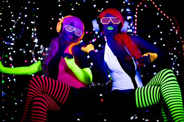 Záře uv neon sexy disco ženské cyber panenka — Stock fotografie