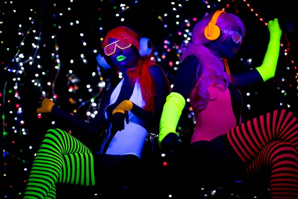 Záře uv neon sexy disco ženské cyber panenka — Stock fotografie