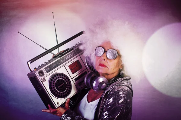 Büyükanne Dj parti