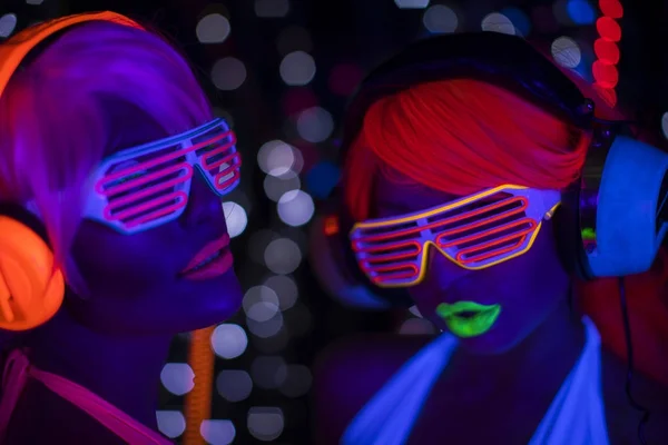 Gloed uv neon sexy disco vrouwelijke cyber pop — Stockfoto