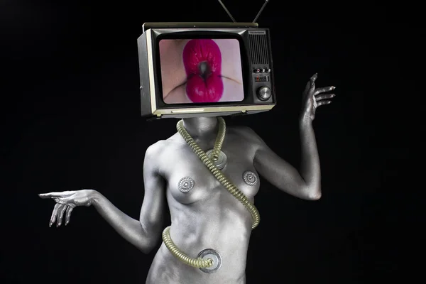Tv 머리 입술 로봇 여자 댄서 — 스톡 사진