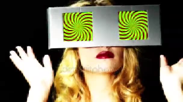 Hlava Ženy Video Obrazovky Hypnotickou Video Smyčky Úmyslné Závada Efekty — Stock video