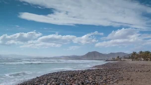 Timelapse 海滩和海岸的 Azohia 在穆尔西亚 西班牙在风日 — 图库视频影像