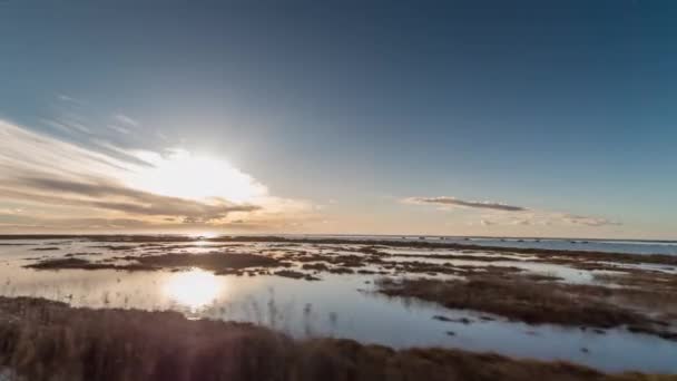 オフロードの前面に取り付けられたカメラで撮影 Hyperlapse ハメ撮りデルタ Ebro スペインであふれるビーチでの走行 — ストック動画
