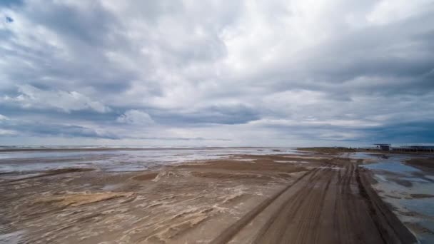 Hyperlapse Pov Kamery Připojené Předku Terénní Vozidla Přes Zaplavené Pláž — Stock video