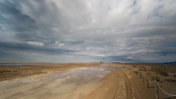 オフロードの前面に取り付けられたカメラで撮影 Hyperlapse ハメ撮りデルタ Ebro スペインであふれるビーチでの走行 — ストック動画