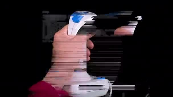 Αρσενικό Χέρια Χρησιμοποιώντας Παιχνίδι Πηδάλιο Arcade Ρετρό Υπολογιστών — Αρχείο Βίντεο
