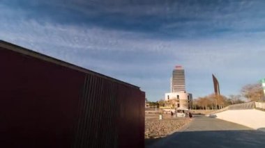 Barcelona, İspanya - 03 Nisan 2018: bağlantı noktası Olimpiyat ve La Barceloneta Barselona etrafında gündoğumu sonra erken sabah seyahat