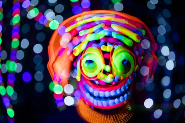 Máscara de brilho de néon monstro rosto assustador — Fotografia de Stock