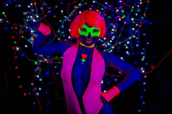 Sexy Feminino Disco Dançarina Posa Traje Fluorescente — Fotografia de Stock