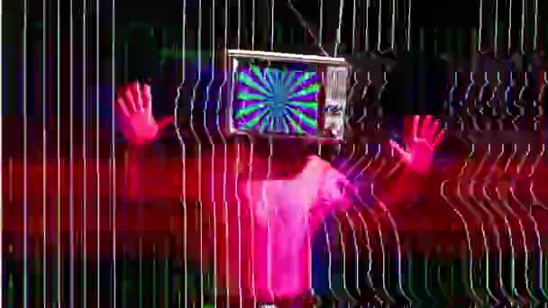 Cabeza Hombre Bailando Con Televisión Como Cabeza Con Efectos Fallos — Vídeos de Stock