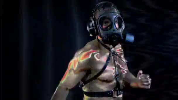 Muscular Topless Man Dancing Black Gas Mask — ストック動画