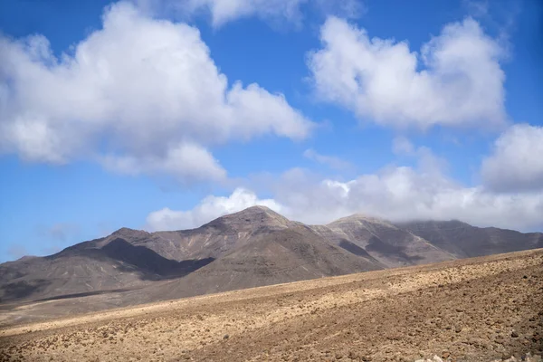 Dağlı Mavi Gökyüzü Jandia Doğal Parkı Fuerteventura Kanarya Adaları Spanya — Stok fotoğraf