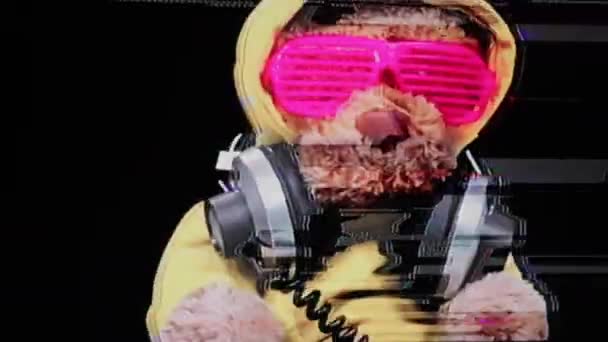 Brauner Teddybär Flauschiges Spielzeug Sonnenbrille Und Kopfhörer Auf Schwarzem Hintergrund — Stockvideo