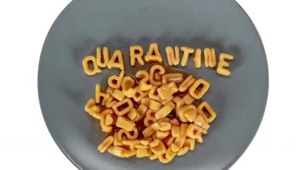 Spaghetti Buchstaben Quarantäne Grauen Teller Isoliert Auf Weiß — Stockvideo