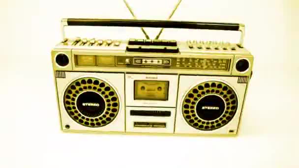 Vintage Hifi Ghettoblaster Radio Déplaçant Avec Des Effets Bug — Video