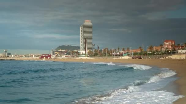 The beaches of barcelona almost empty — Stock Video