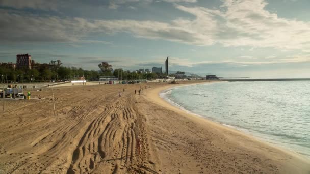 Le spiagge di Barcellona quasi vuote — Video Stock