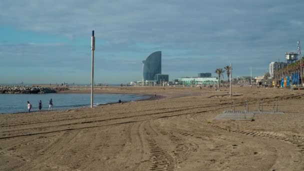 Las playas de barcelona casi vacías — Vídeos de Stock