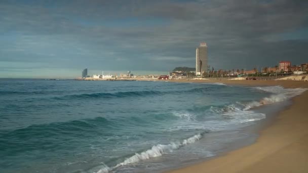 Le spiagge di Barcellona quasi vuote — Video Stock