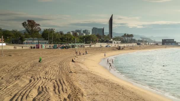 巴塞罗纳的海滩几乎是空的 — 图库视频影像