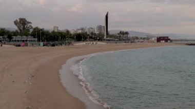 Barselona sahilleri neredeyse bomboş. 