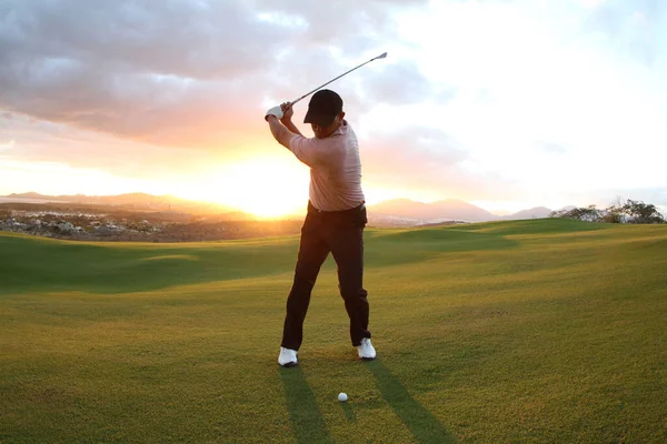 Man playing golf. — Stock Photo, Image