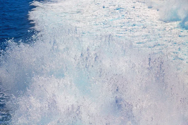 Movimento abstrato espuma maré e espuma no mar de mediterrane — Fotografia de Stock