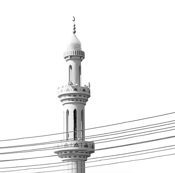 In oman muscat il vecchio minareto moschea e la religione in cielo aperto — Foto Stock