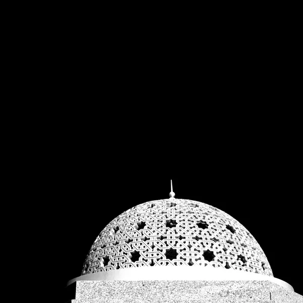In oman muscat de oude moskee-minaret en religie in heldere hemel — Stockfoto