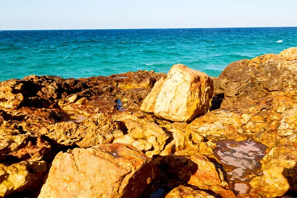 I oman kusten havet ocean gulf rock och stranden koppla av nära himlen — Stockfoto