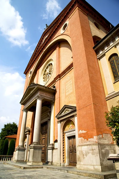 Kerk in de lonate pozzolo oude gesloten bakstenen stoep het — Stockfoto