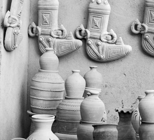 W oman, muscat starej ceramiki rynku sprzedaży produkcji — Zdjęcie stockowe