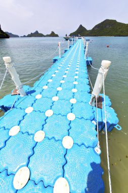 bir ip Güney Çin Denizi Tayland kho plastik iskelesi sahil şeridi 