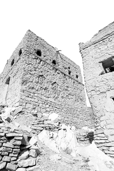 Oman la vieille maison de village abandonnée et ciel nuageux — Photo