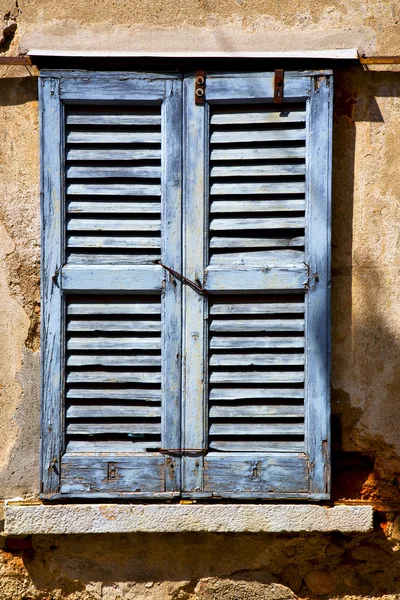 Lonate ceppino varese İtalya yeşil ahşap beyaz — Stok fotoğraf