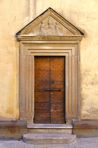Door    italy  lombardy   downhill road church — Stock Photo, Image