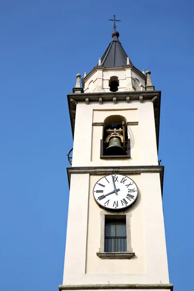 Cadrezzate velha torre da igreja dia ensolarado — Fotografia de Stock