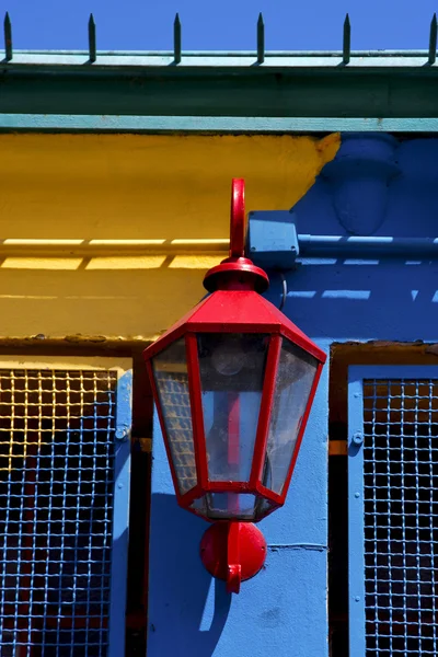 Lamp  and a colorated  wall in la boca buenos aires argentina — Stock Photo, Image