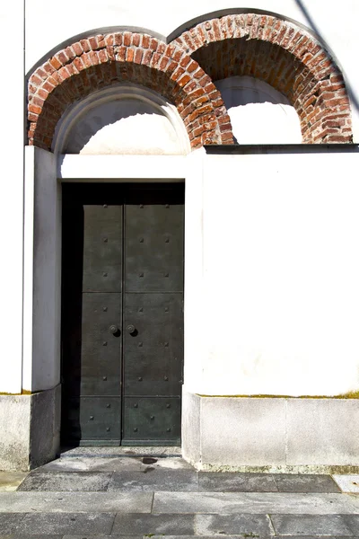 Caiello drzwi zardzewiały curch ZAMKNIĘTA Włochy Lombardia — Zdjęcie stockowe
