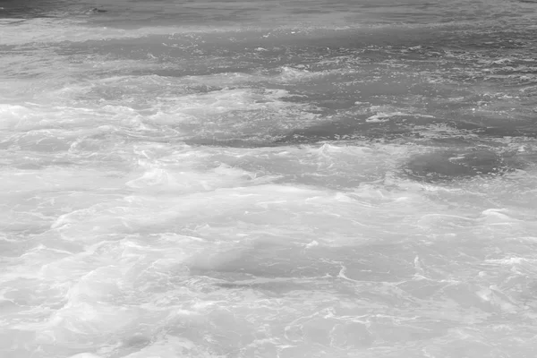 Mouvement mousse de marée abstraite et mousse dans la mer de Méditerranée — Photo