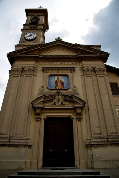 İtalya lombardy caiello eski kilise adım duvar — Stok fotoğraf