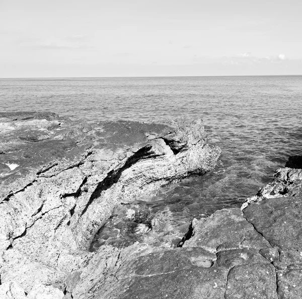 In oman litorale mare oceano golfo roccia e spiaggia relax vicino al cielo — Foto Stock