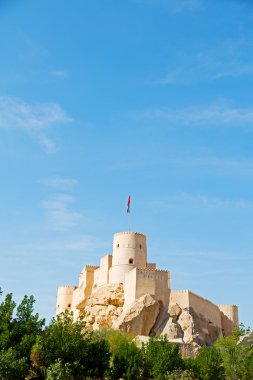 Umman muscat rock eski savunma fort battlesment gökyüzü ve