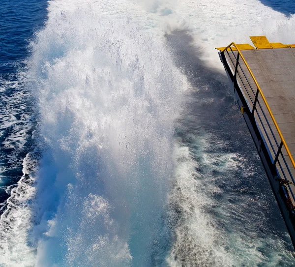 Movimiento abstracto de espuma de marea y espuma en el mar del Mediterráneo — Foto de Stock