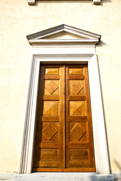 La ternate oxidado latón n golpeador puerta curch cerrado madera ita —  Fotos de Stock