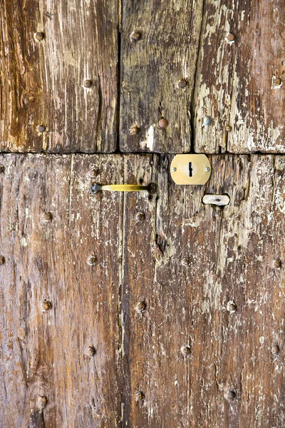 Astratto bussare arrugginito in un sumirago varese ombardia — Foto Stock